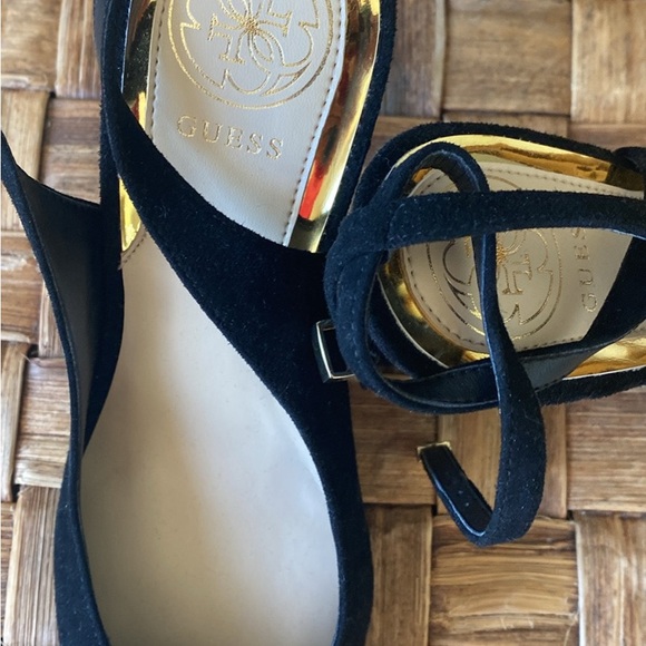 Guess suede pumps - Picture 3 of 3